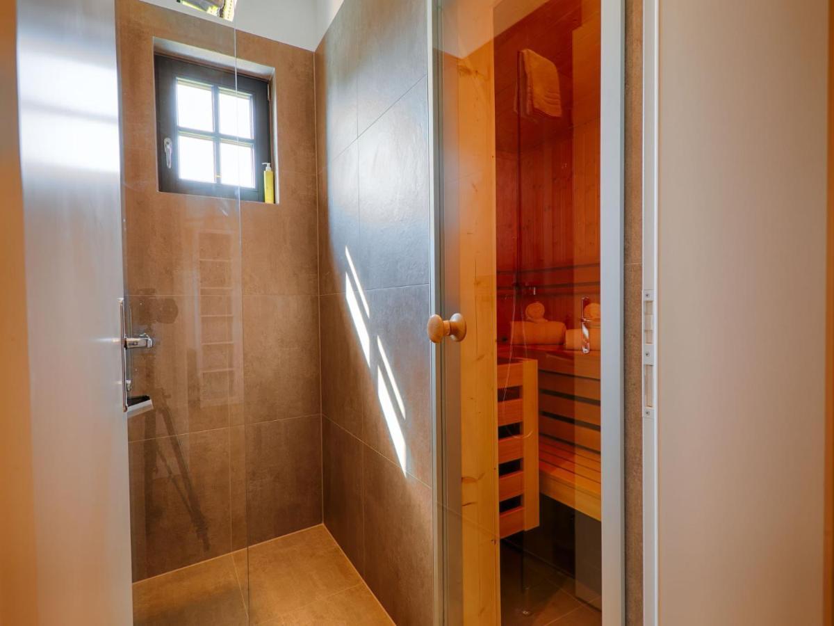 Reetland Am Meer - Luxus Reetdachvilla Mit 3 Schlafzimmern, Sauna Und Kamin F18 Dranske Luaran gambar